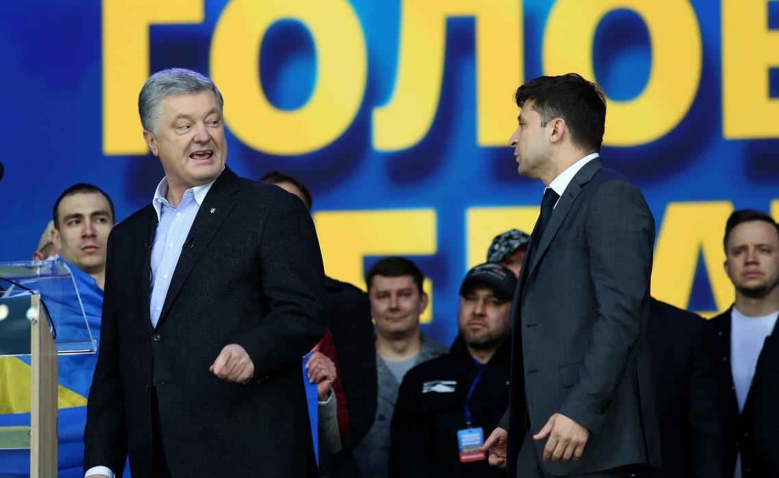 Коэффициенты на победу в президентской гонке в Украине: Зеленский=1,04, Порошенко=8,4