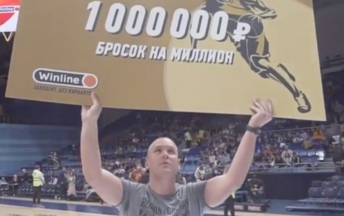 Выиграл 1 миллион рублей за 1 точный бросок! Болельщик клуба "Химки" выиграл конкурс за пару секунд