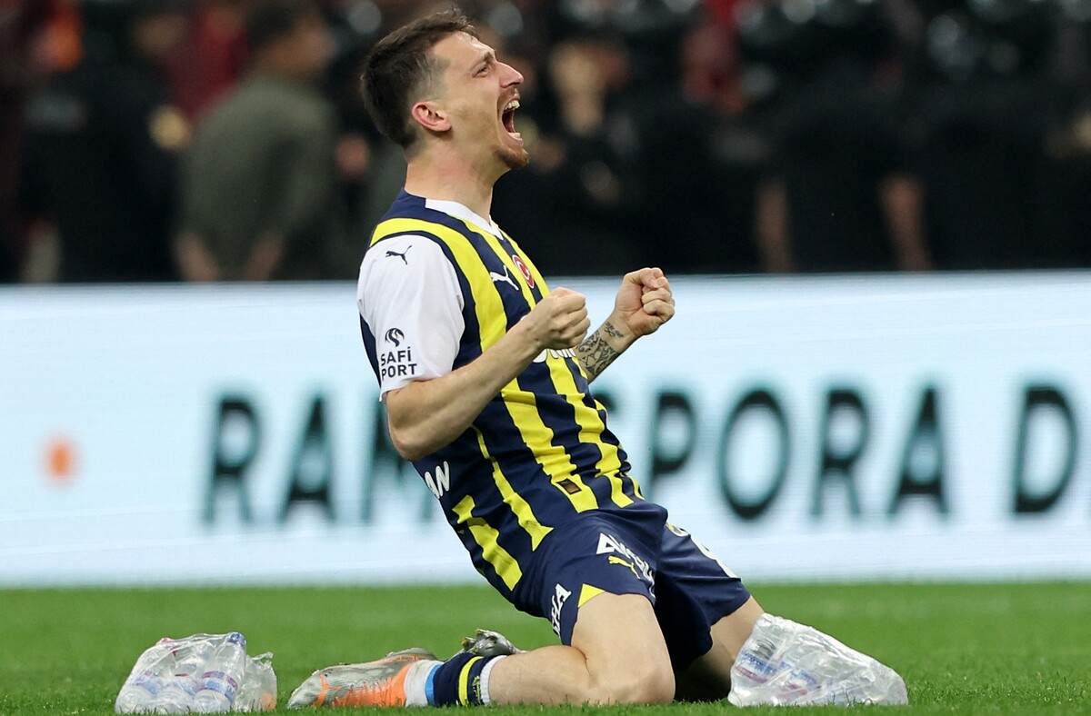 Капитан «Фенербахче» делал ставки на жёлтые карточки и фолы полузащитника клуба? Заходили хорошие коэффициенты