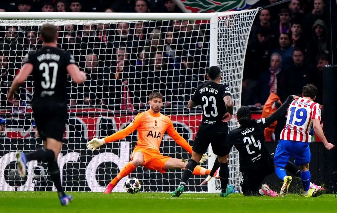 Ставки на ничью в матчах 1/8 финала Лиги чемпионов: кэфы 3,86; 4,9; 5,5 и 6