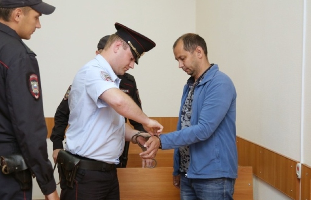 Муж кассирши, укравшей около 25 млн рублей из банка, оставлен под домашним арестом