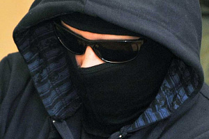 Ограбление века в Симферополе: двое молодых людей забрали из БК 35 тысяч рублей