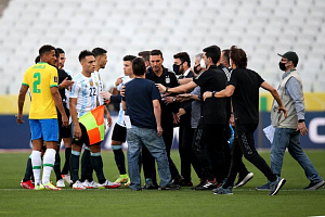 Что это было? Бразилия - Аргентина: полицейские хотели депортировать игроков прямо во время матча